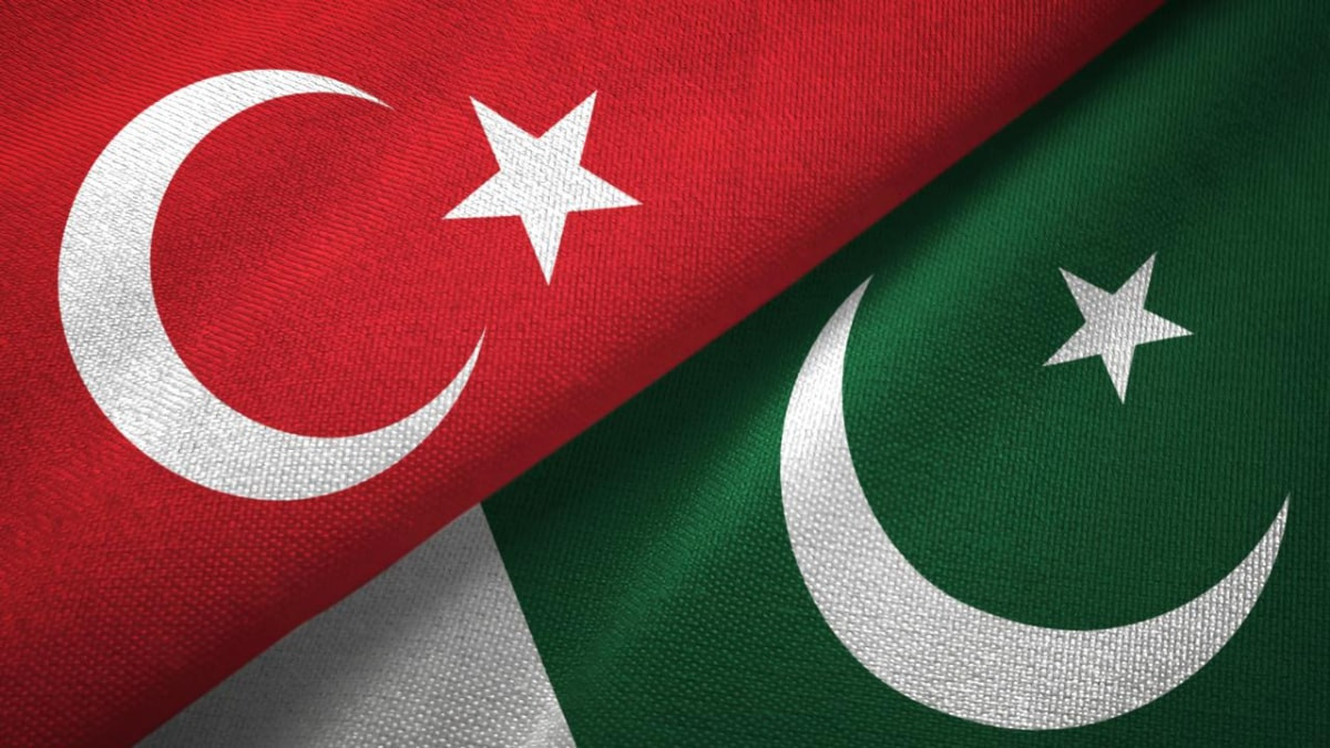 Pakistan'dan Türkiye'ye 30 Ağustos mesajı: İki kalpte tek can
