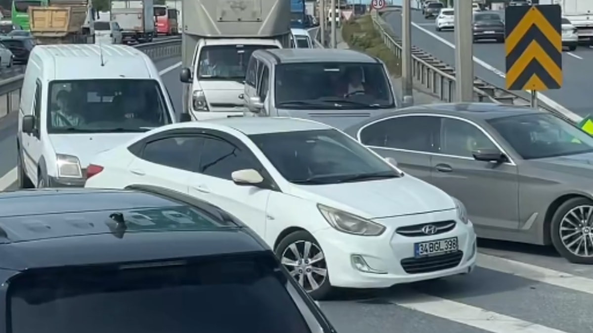 İstanbul'da trafikten kaçmak isteyenler otoyolda ters yöne girdi