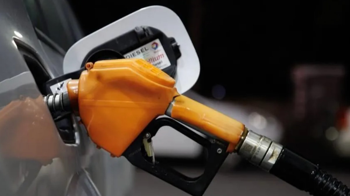 Benzine üst üste ikinci indirim: Tabelalar değişiyor