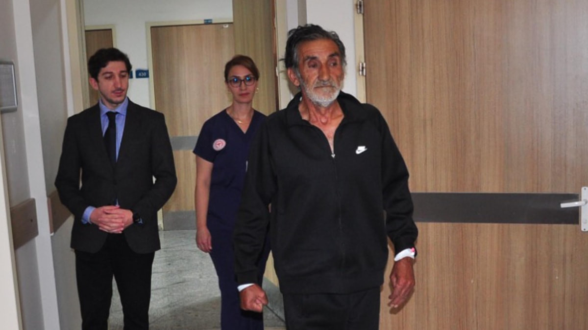 Kars'ta cebinde taşıdığı iple ayağını hareket ettiren adam, ameliyatla kurtuldu
