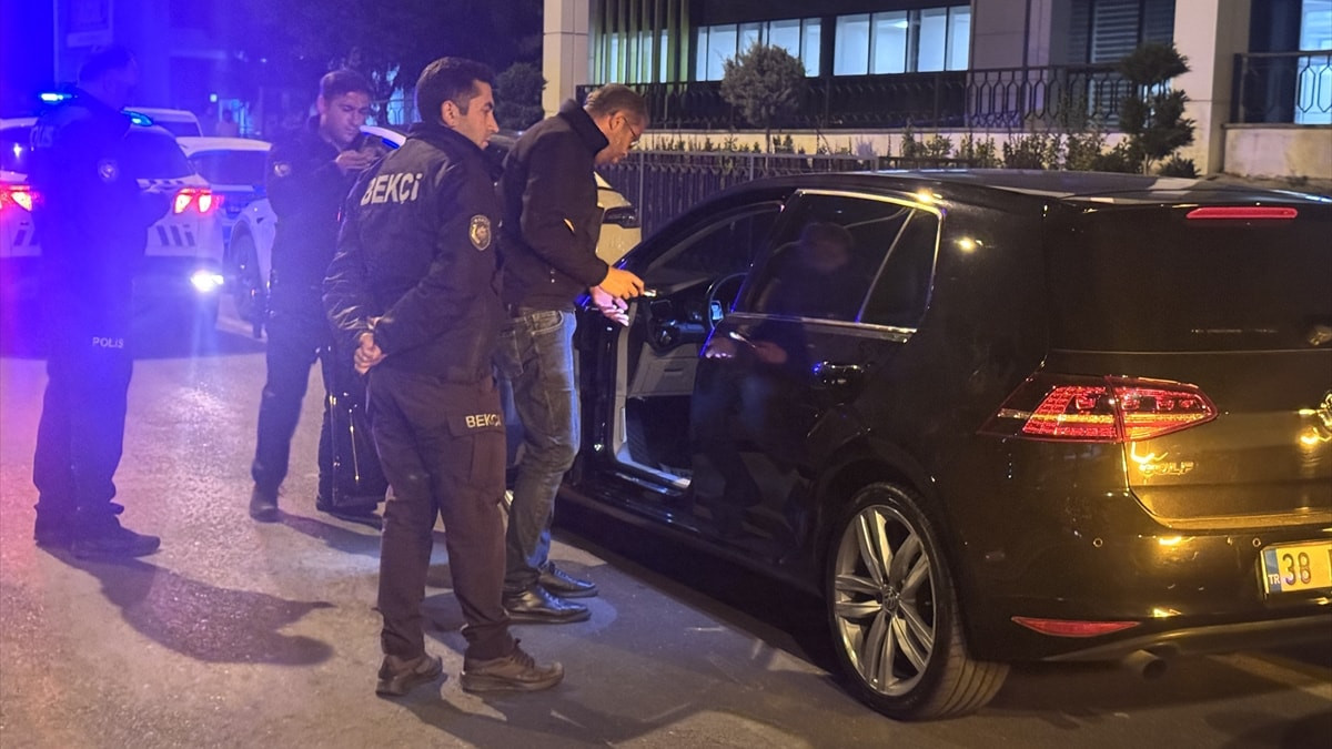 Kayseri'de bıçaklanan kişi hastaneye kaldırıldı