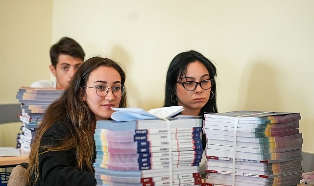Maltepe'de Sınav Yolculuğuna Kitap Desteği