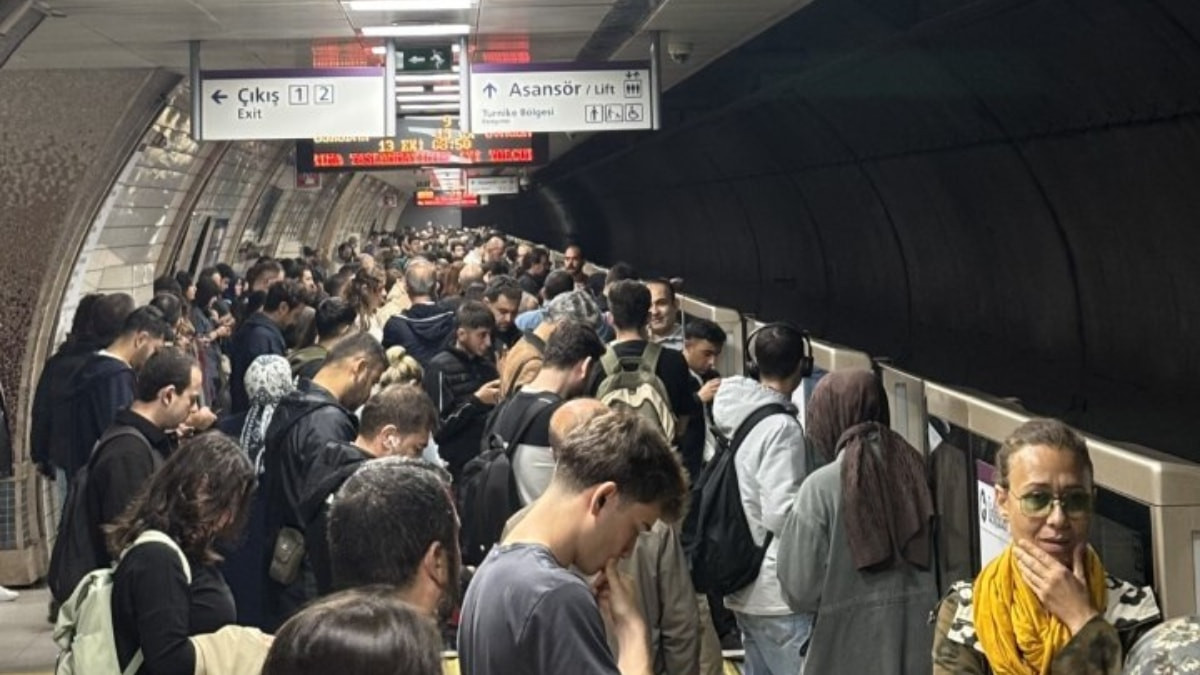 Sultanbeyli - Üsküdar metrosunda arıza