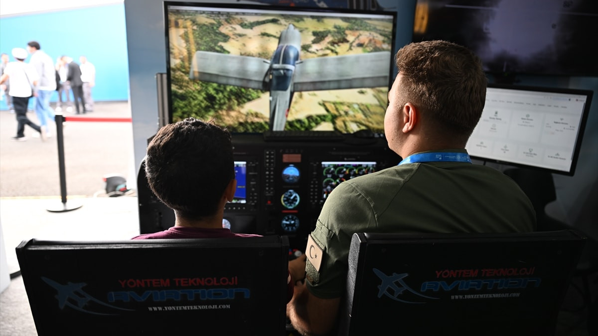Türk Yıldızları pilotlarından gençlere: Hayallerinizden vazgeçmeyin